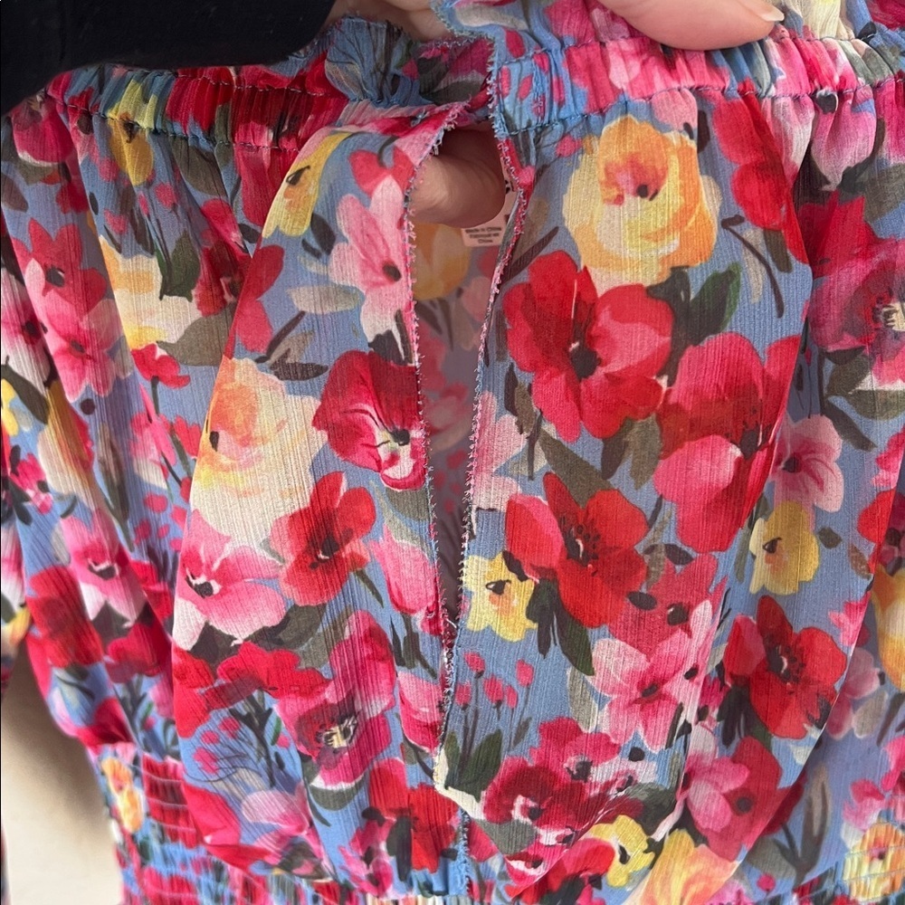 L'AGENCE Aubriella floral off shoulder keyhole neck top - Picture 7 of 12